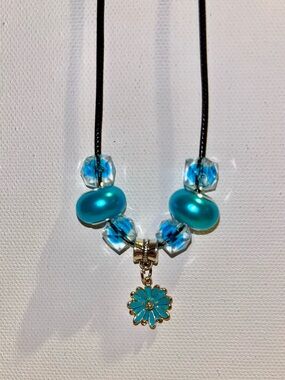 Teal Daisy Charm Beaded Necklace w/Blue Faceted & Shimmery Teal Glass Beads